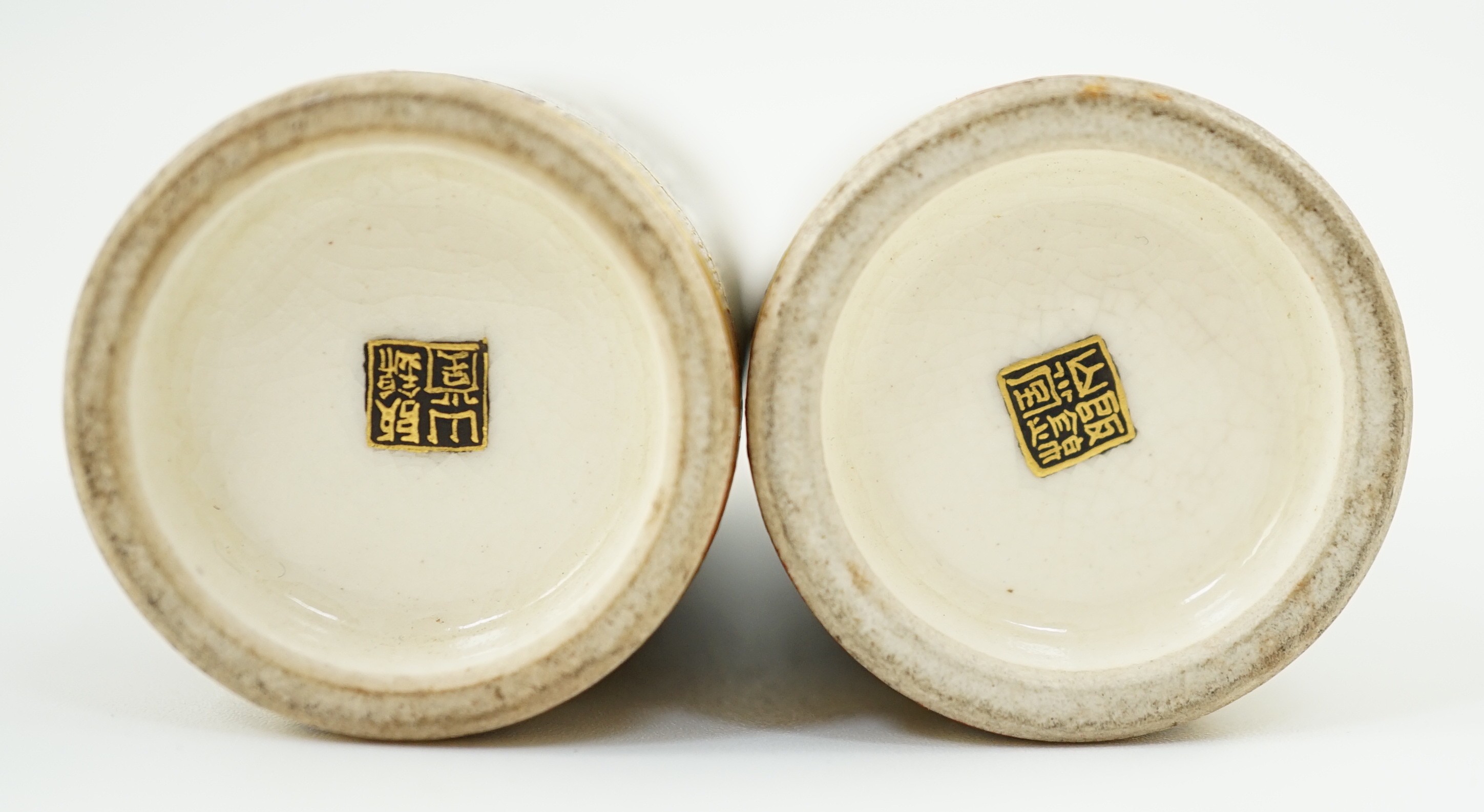 A pair of Japanese Satsuma miniature bottle vases, signed ‘Hankinzan Do’, Meiji period, 7.7cm high